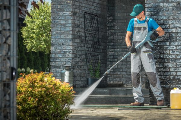 Outside House Cleaning in Winchester
