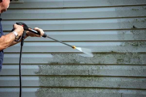 Vinyl Siding Power Washing in Winchester