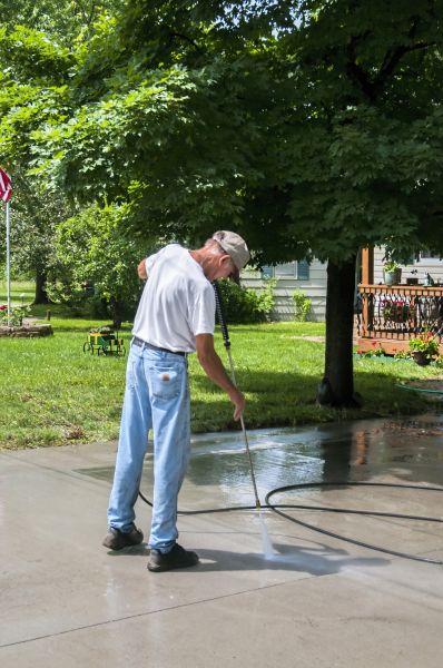 Driveway Concrete Cleaning in Winchester