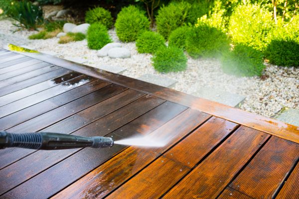 Deck Cleaning in Winchester